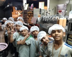 Std III Field Trip 2023-24 to Snow WOrld with 12D experience and McDonald's kitchen visit at R City mall